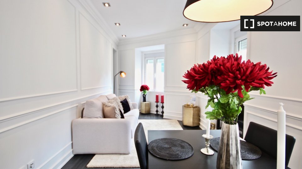 Apartment Lisbon, 2 beds, 70m² — photo 3