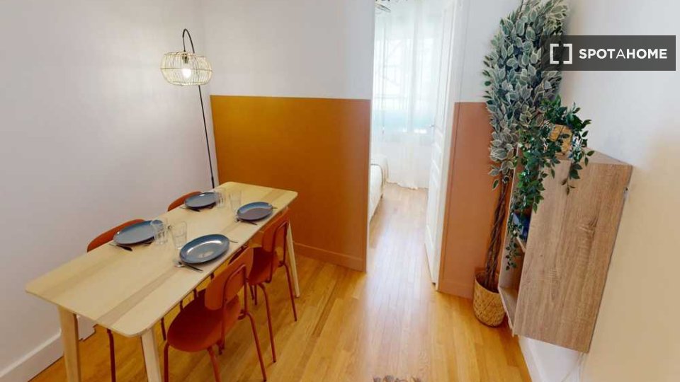 Double room Paris, 5 beds, 90m² — photo 1