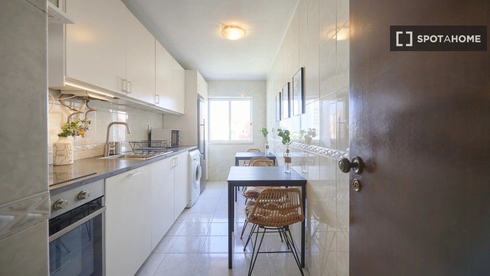 Double room Lisbon, 5 beds — photo 16