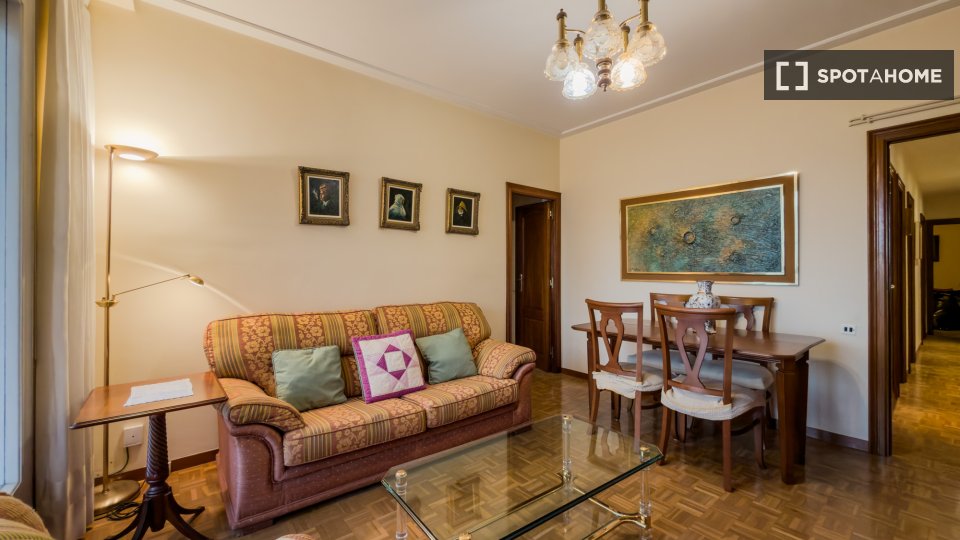 Apartment Barcelona, 4 beds, 80m² — photo 10
