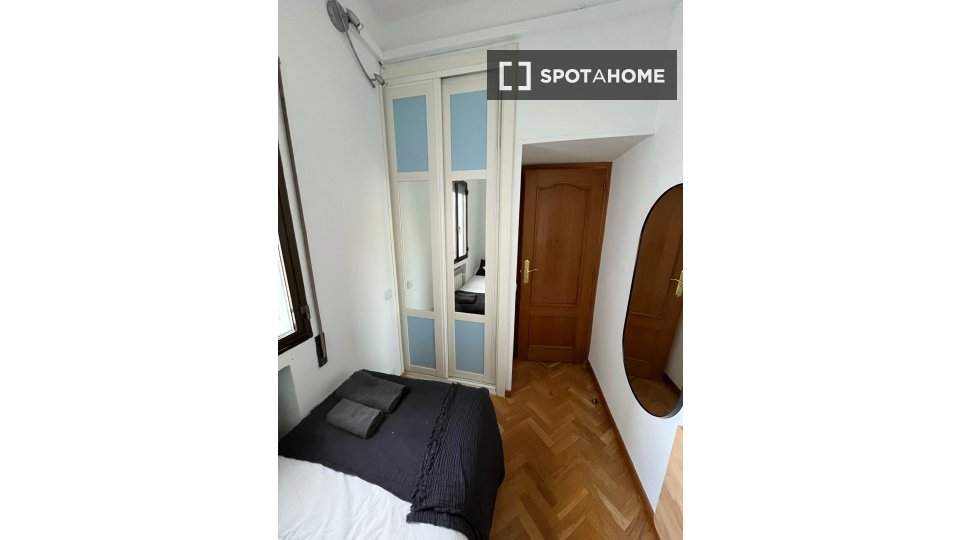 Double room Madrid, 4 beds, 140m² — photo 4
