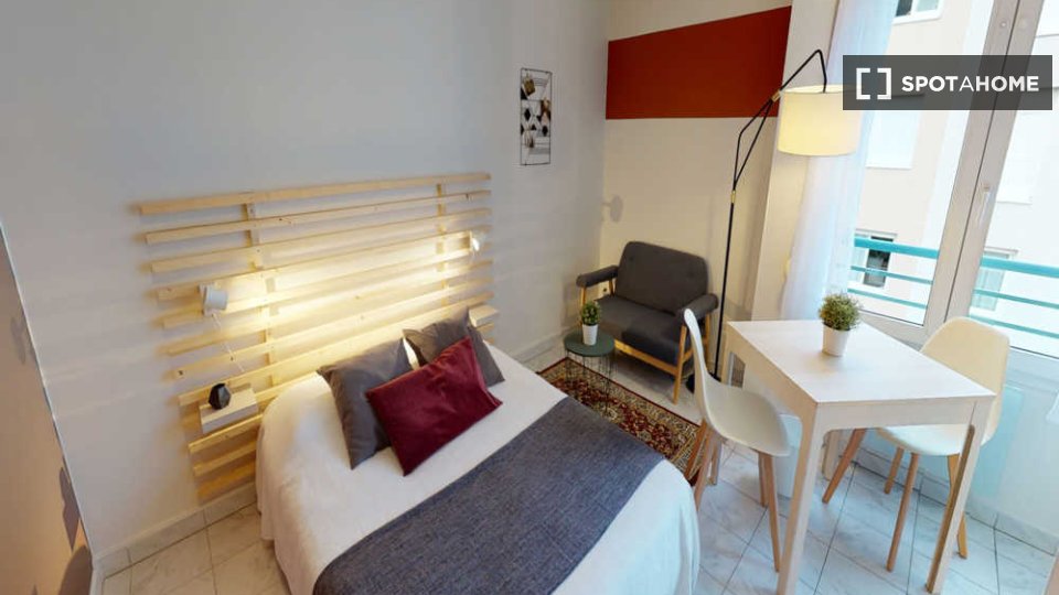 Double room Lyon, 3 beds, 70m² — photo 12