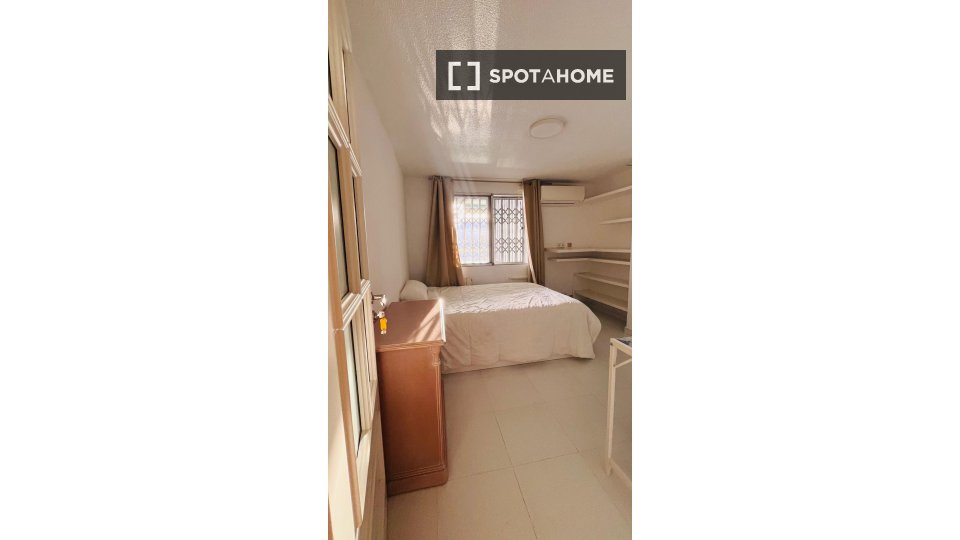 Double room Alicante, 4 beds, 150m² — photo 16