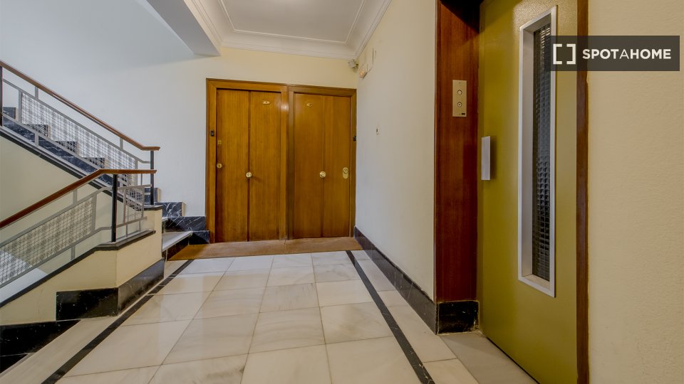 Double room Madrid, 5 beds, 110m² — photo 17