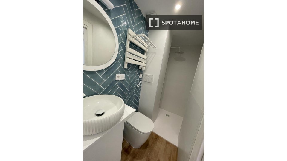 Double room Madrid, 4 beds, 100m² — photo 5