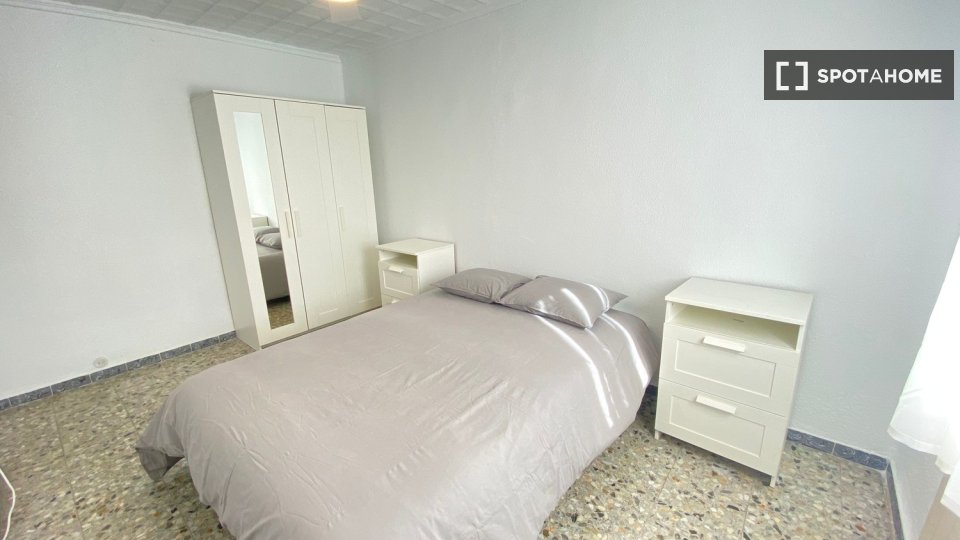 Double room Madrid, 5 beds — photo 10