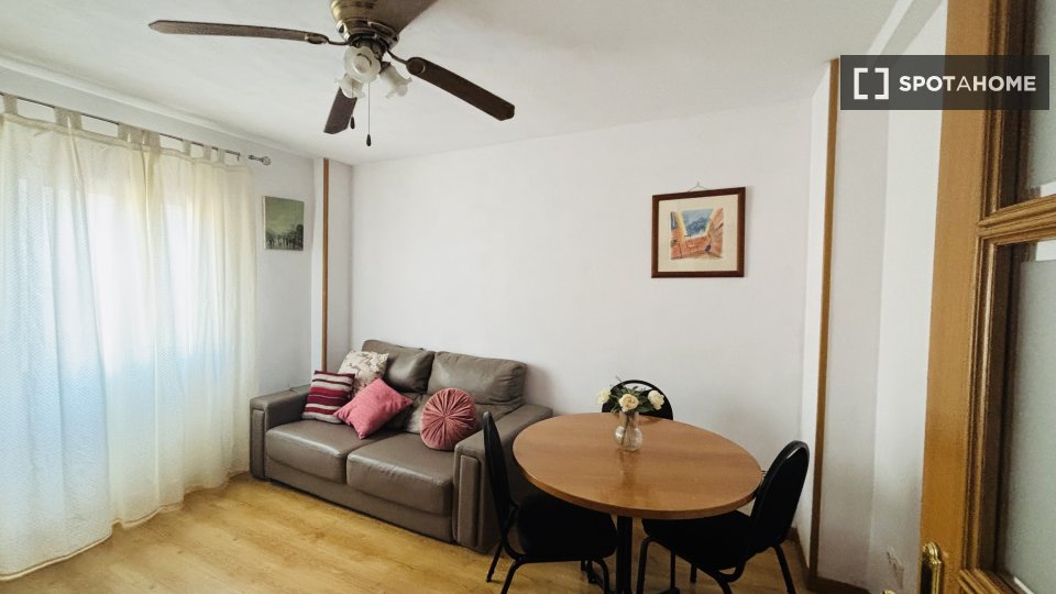 Double room Alcala_De_Henares, 3 beds — photo 40