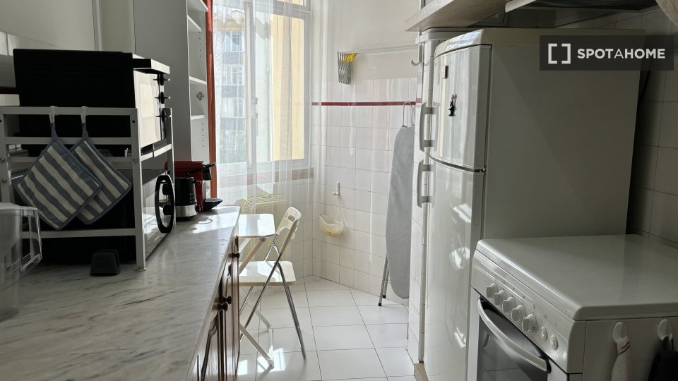 Apartment Lisbon, 1 bed, 77m² — photo 23