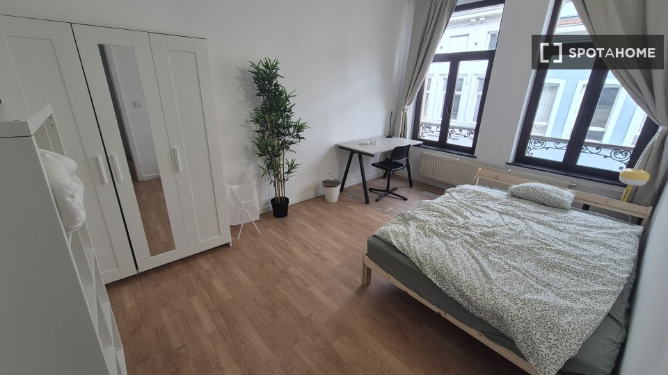 Double room Brussels, 2 beds, 220m² — photo 1