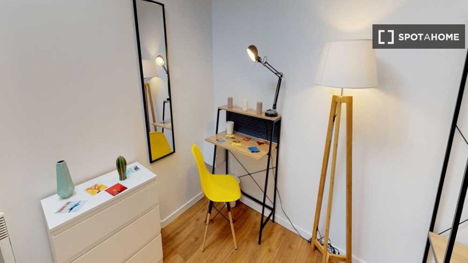 Double room Lyon, 3 beds, 60m² — photo 3