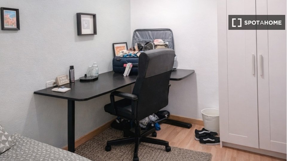 Double room Barcelona, 2 beds, 77m² — photo 1