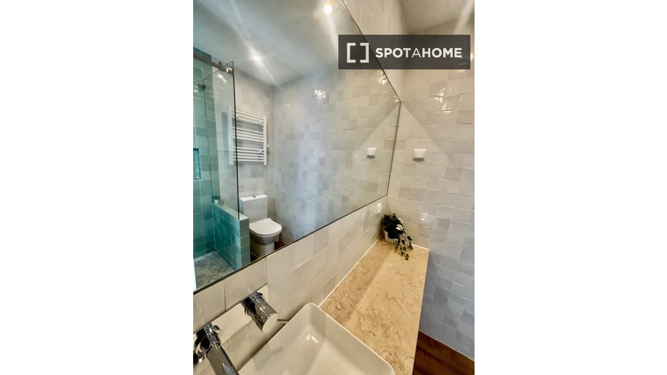 Apartment Lisbon, 3 beds, 135m² — photo 32