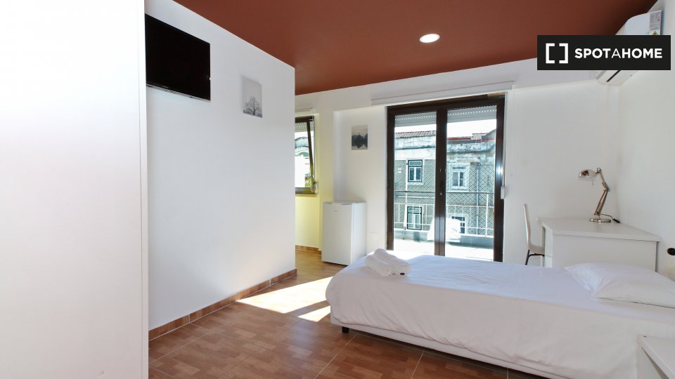 Double room Lisbon, 8 beds — photo 1