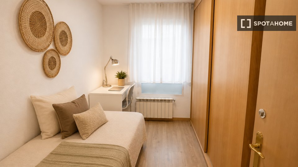 Double room Madrid, 4 beds, 90m² — photo 33