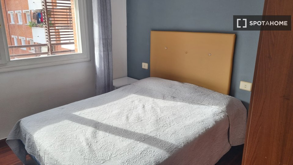 Stanza in appartamento condiviso in affitto a Txurdinaga, Bilbao - a Bilbao