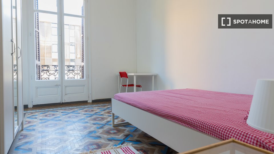 Double room Barcelona, 9 beds, 175m² — photo 10