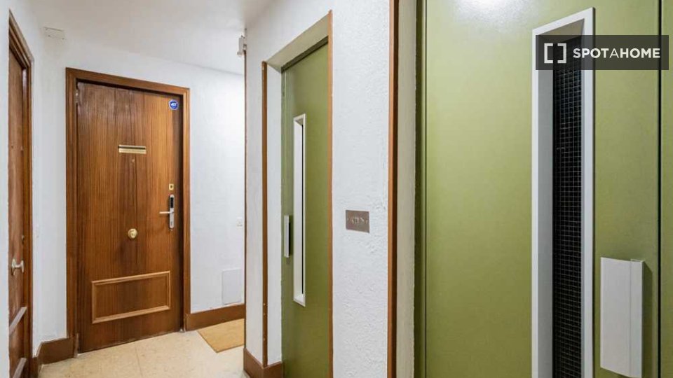 Double room Madrid, 4 beds — photo 40