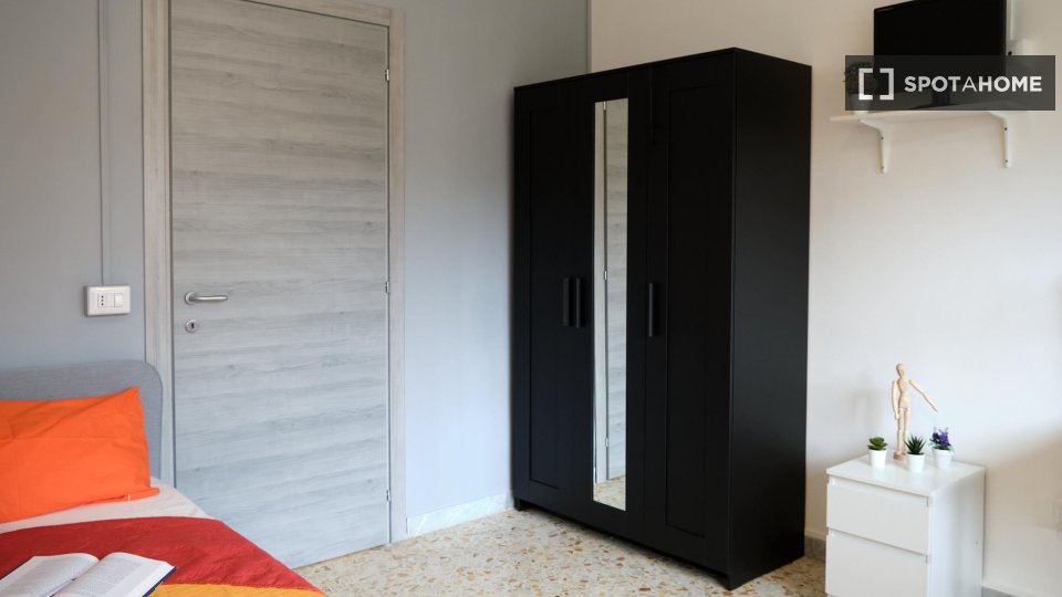 Camera doppia Napoli, 4 camere — foto 17