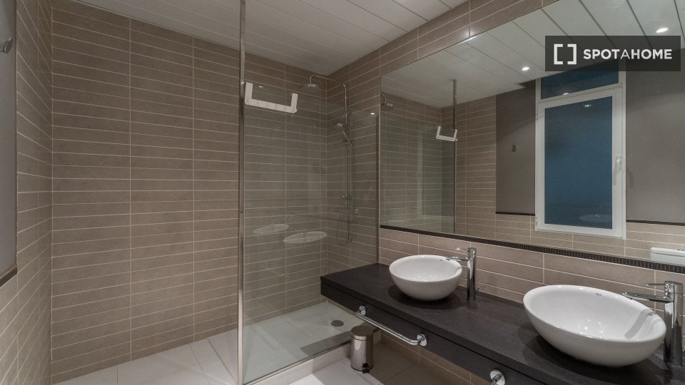 Double room Madrid, 6 beds — photo 17