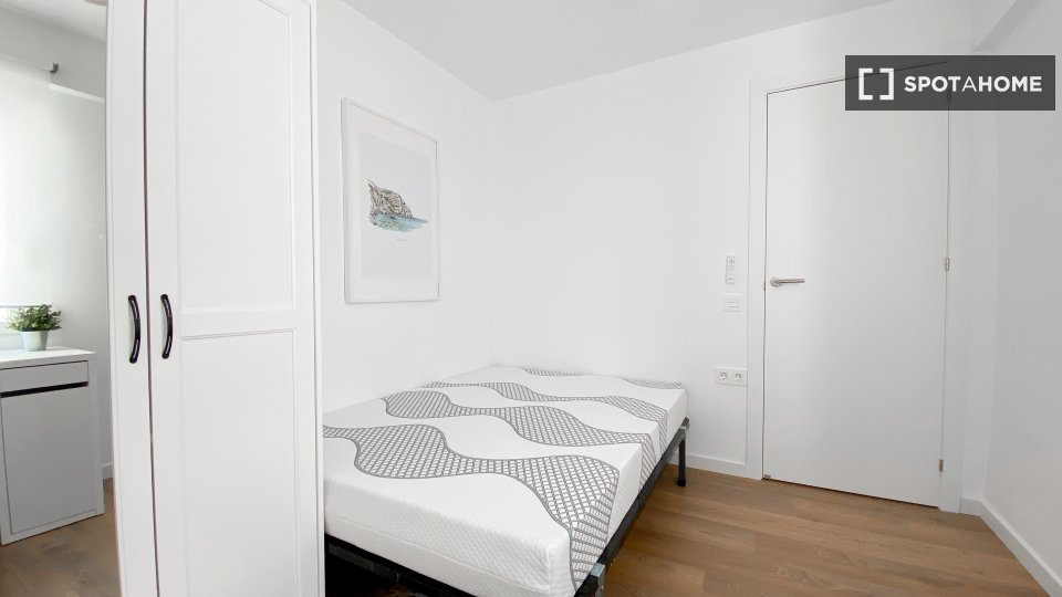 Double room Valencia, 5 beds, 110m² — photo 5
