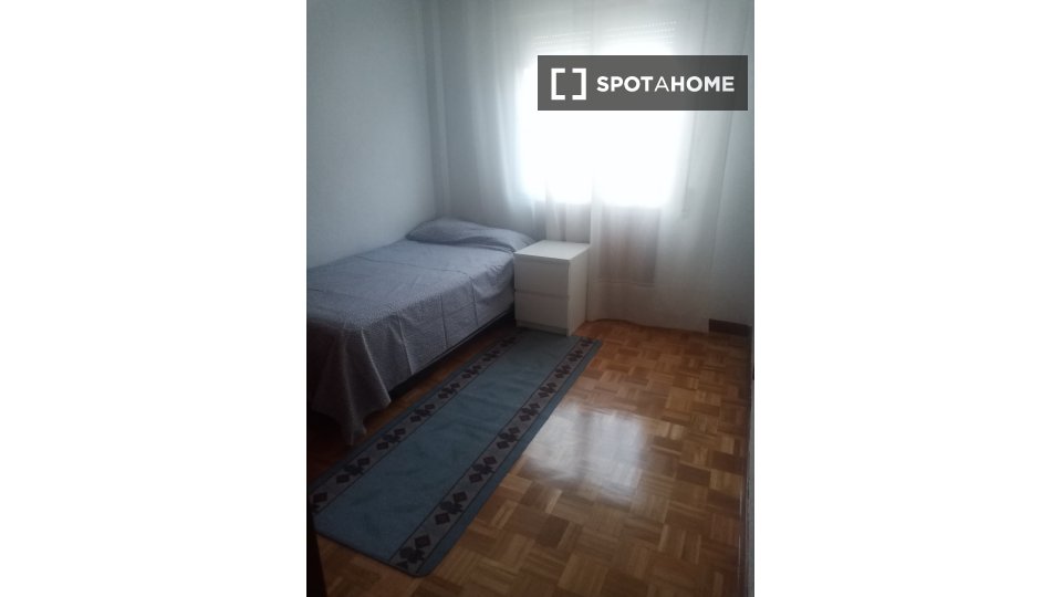 Double room Madrid, 3 beds, 70m² — photo 9