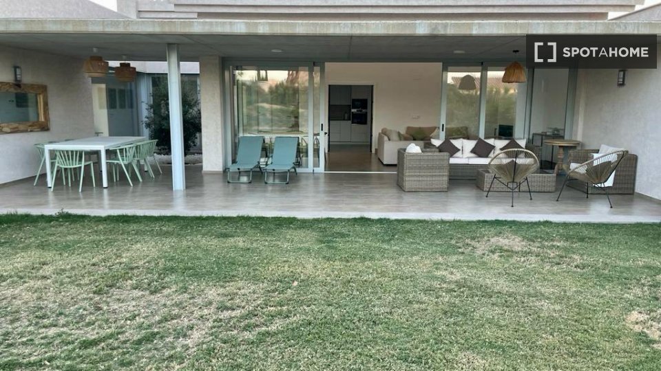 Apartment Huelva, 4 beds, 250m² — photo 10