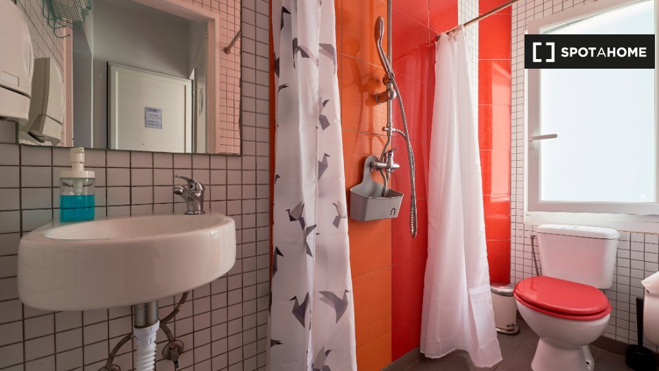 Double room Lisbon, 11 beds, 200m² — photo 20