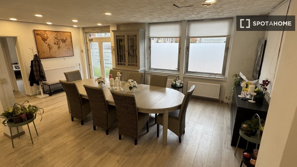 Apartment Brussels, 5 beds, 120m² — photo 29