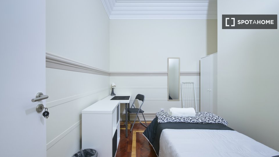 Double room Lisbon, 9 beds — photo 21