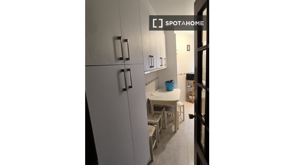 Double room Santiago_De_Compostela, 3 beds — photo 22