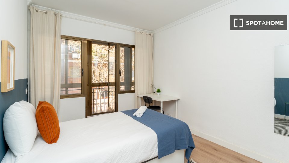 Double room Madrid, 5 beds — photo 17