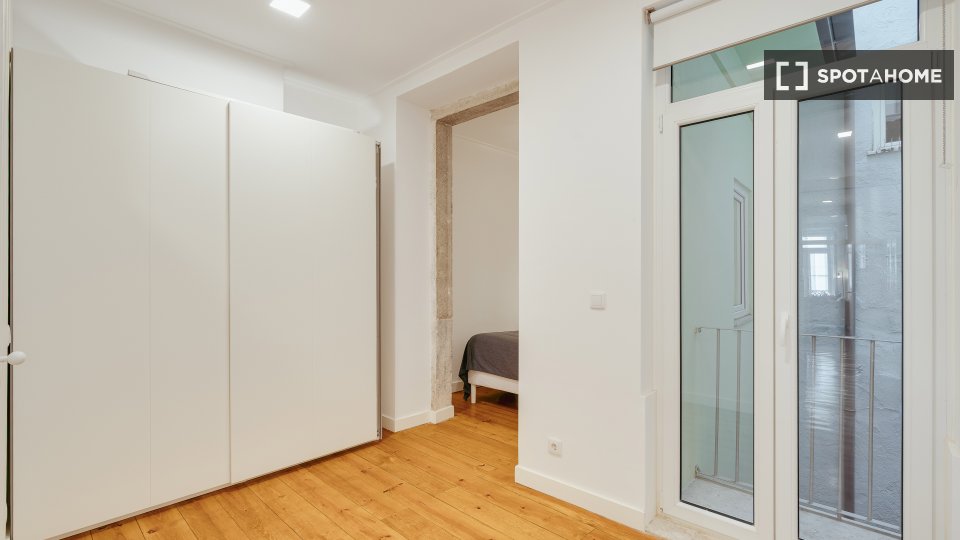 Apartment Lisbon, 2 beds, 75m² — photo 11