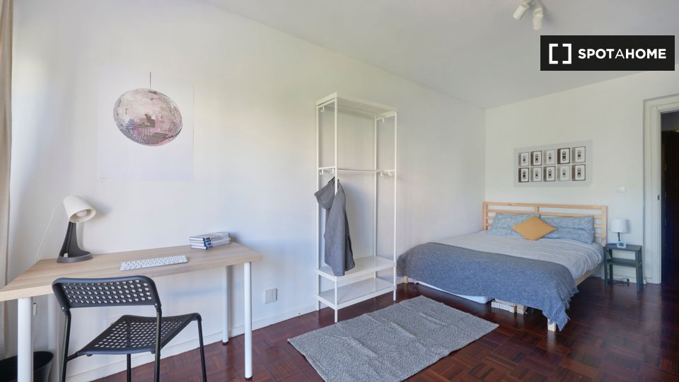 Double room Lisbon, 2 beds — photo 4