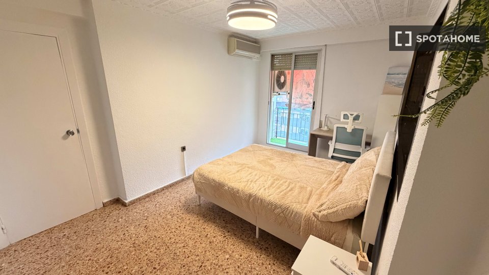 Double room Valencia, 5 beds — photo 2