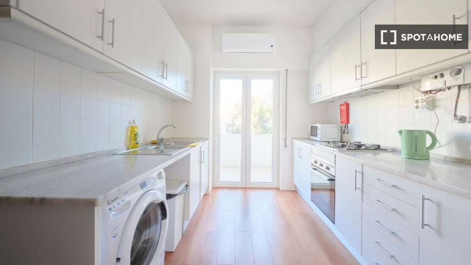 Double room Lisbon, 5 beds — photo 17