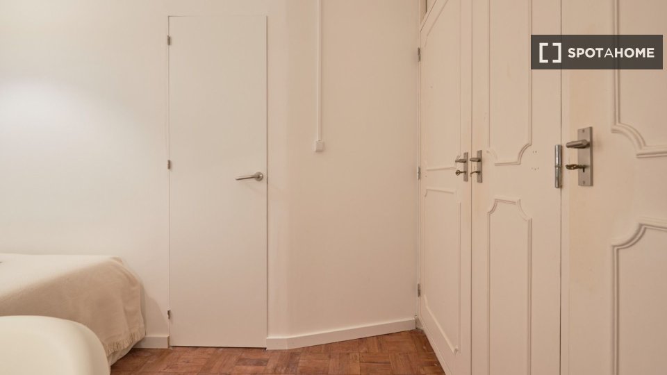 Double room Lisbon, 10 beds — photo 46