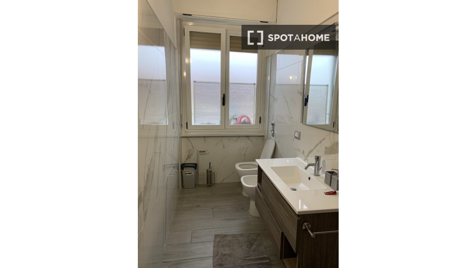 Double room Milan, 2 beds, 70m² — photo 7