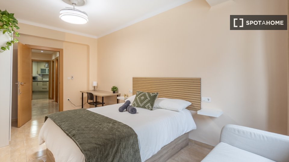 Double room Granada, 6 beds — photo 2