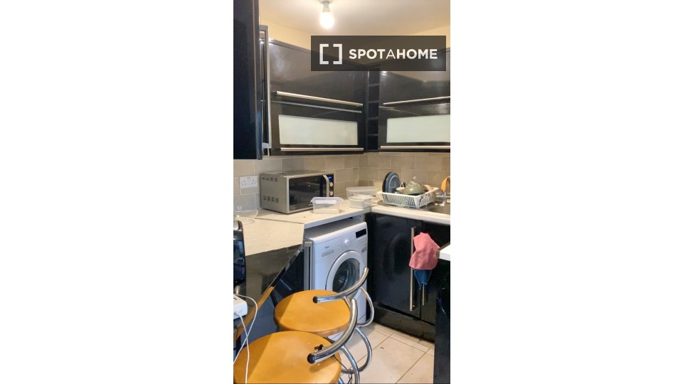 Double room London, 3 beds, 78m² — photo 3