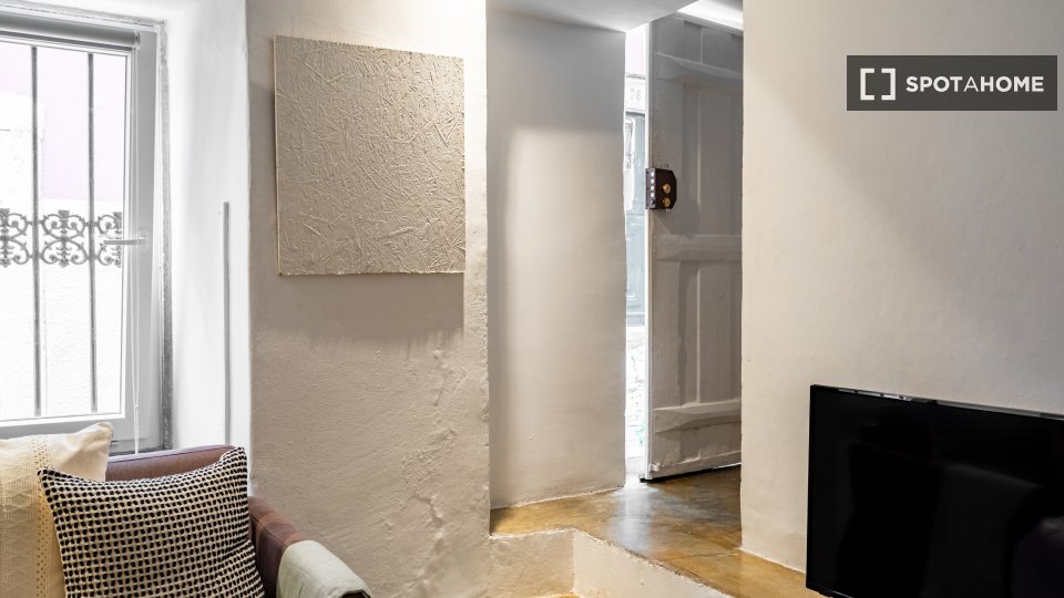 Apartment Lisbon, 2 beds, 84m² — photo 8