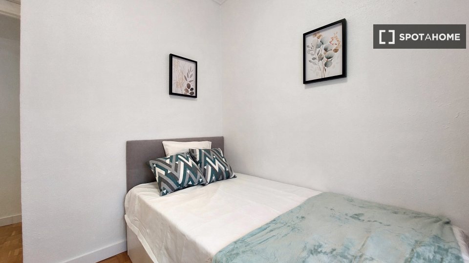 Double room Madrid, 4 beds, 61m² — photo 7
