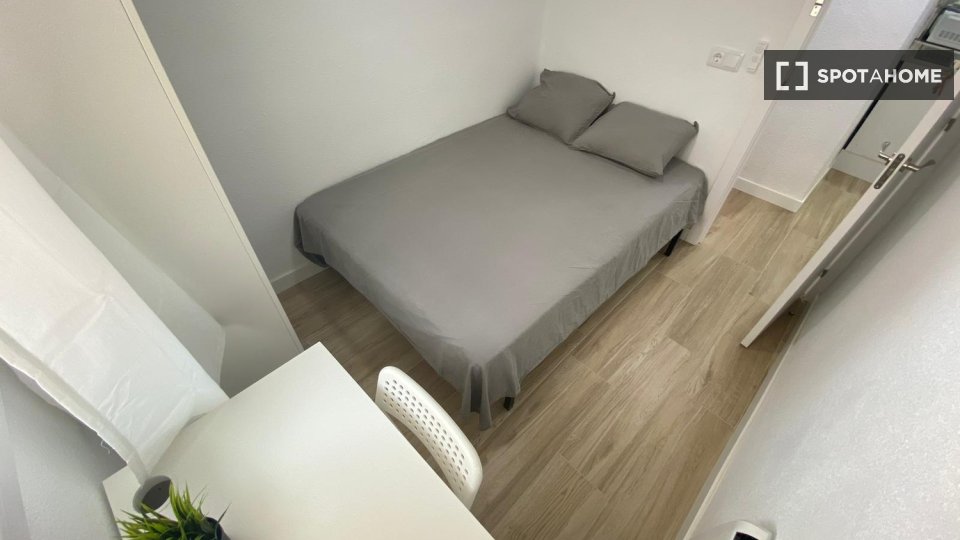 Double room Madrid, 4 beds — photo 8