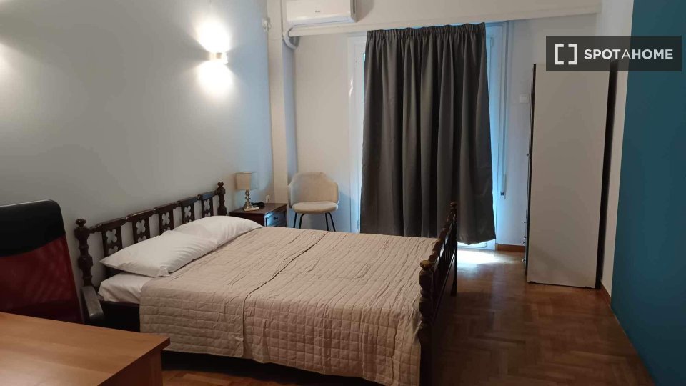 Double room Athens, 5 beds, 121m² — photo 1