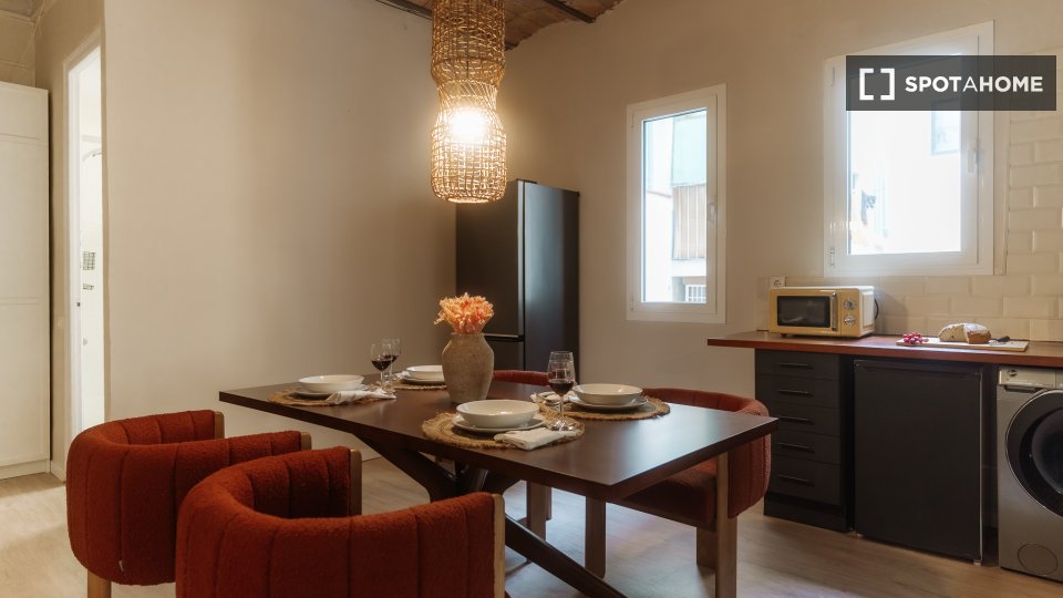 Double room Barcelona, 3 beds, 90m² — photo 4