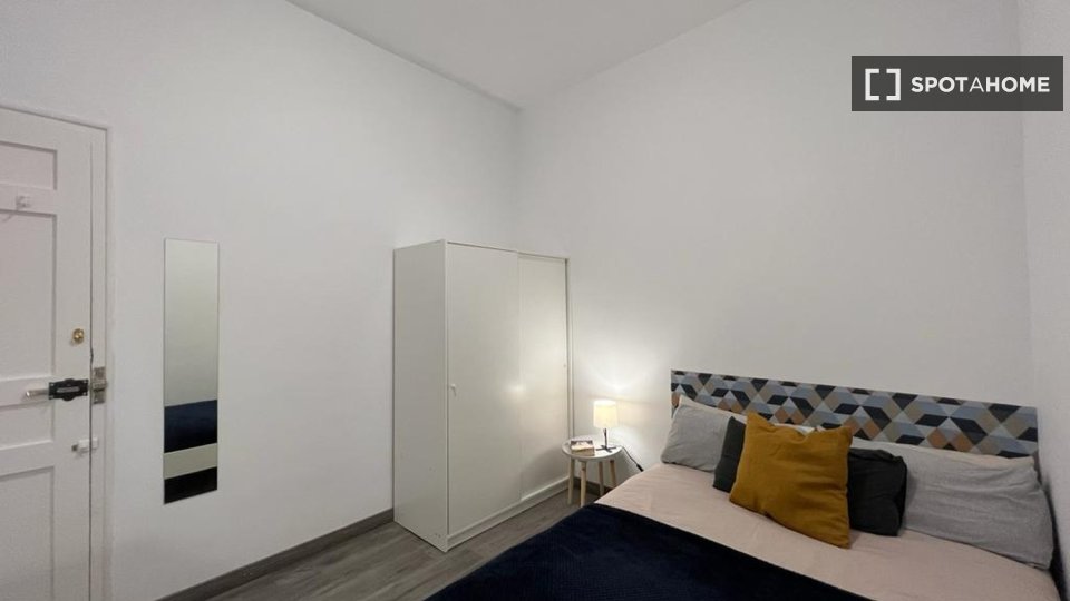 Double room Madrid, 6 beds, 100m² — photo 15