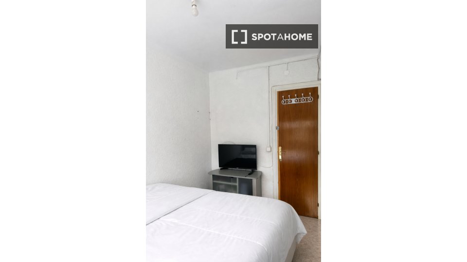 Double room Barcelona, 1 bed, 64m² — photo 5