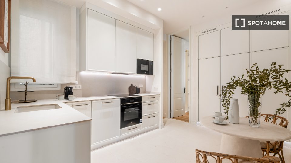 Apartment Madrid, 4 beds, 125m² — photo 3
