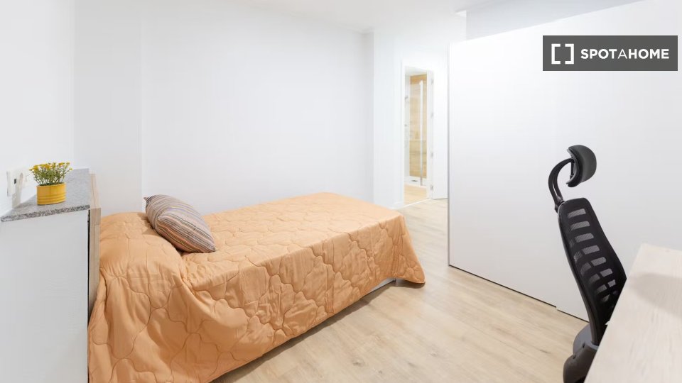 Double room Alicante, 8 beds, 201m² — photo 18