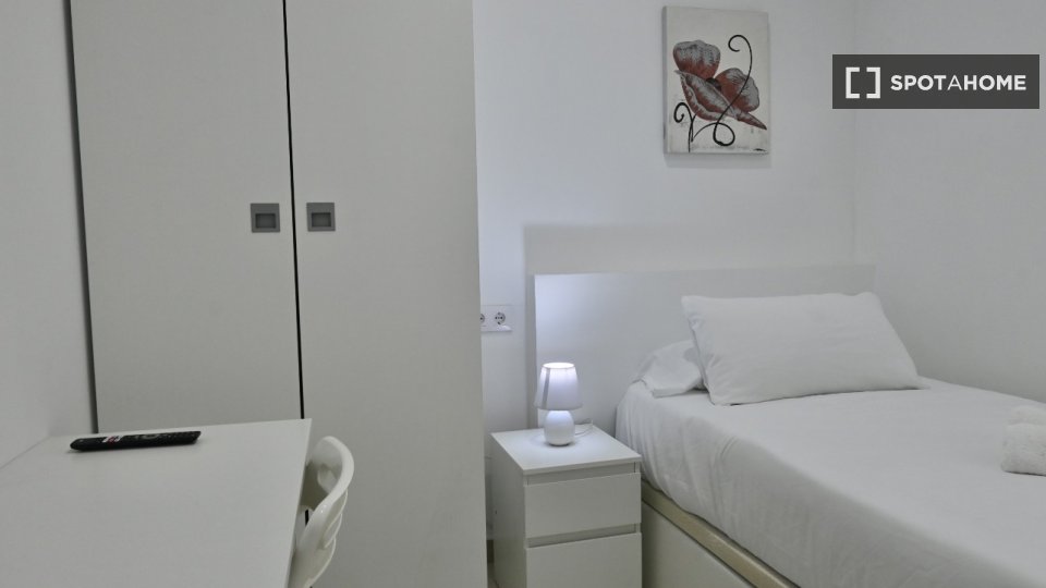Double room Madrid, 4 beds, 95m² — photo 10