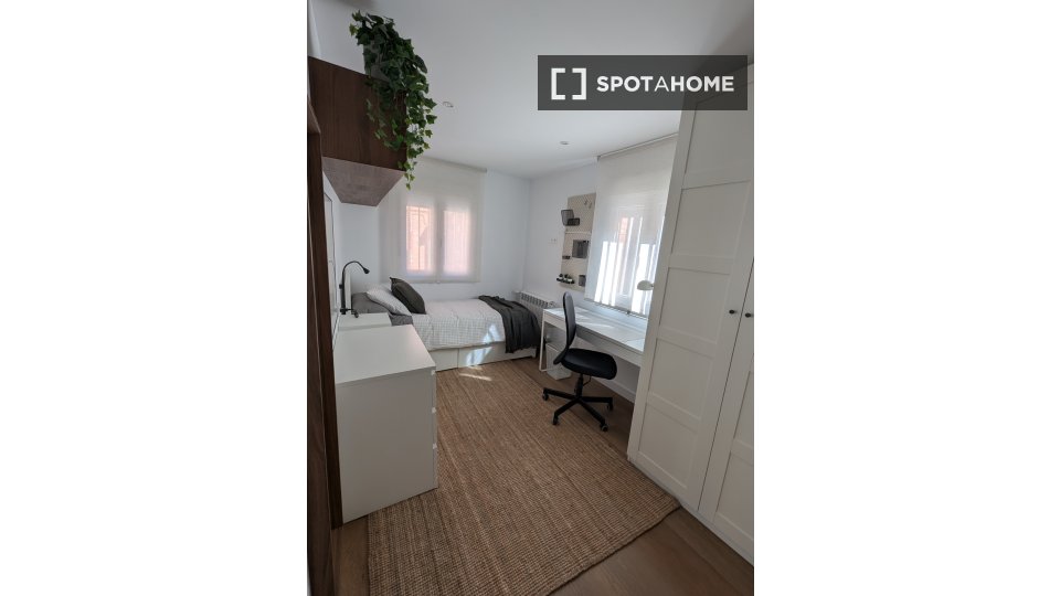 Double room Madrid, 5 beds — photo 11